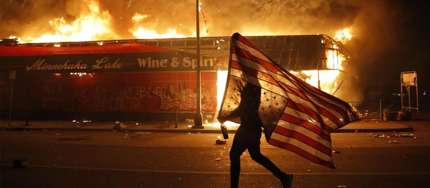 Εκπρόσωπος Μπάρακ Ομπάμα: «Οι Ρώσοι βρίσκονται πίσω από τις διαδηλώσεις και τις λεηλασίες στις ΗΠΑ»!